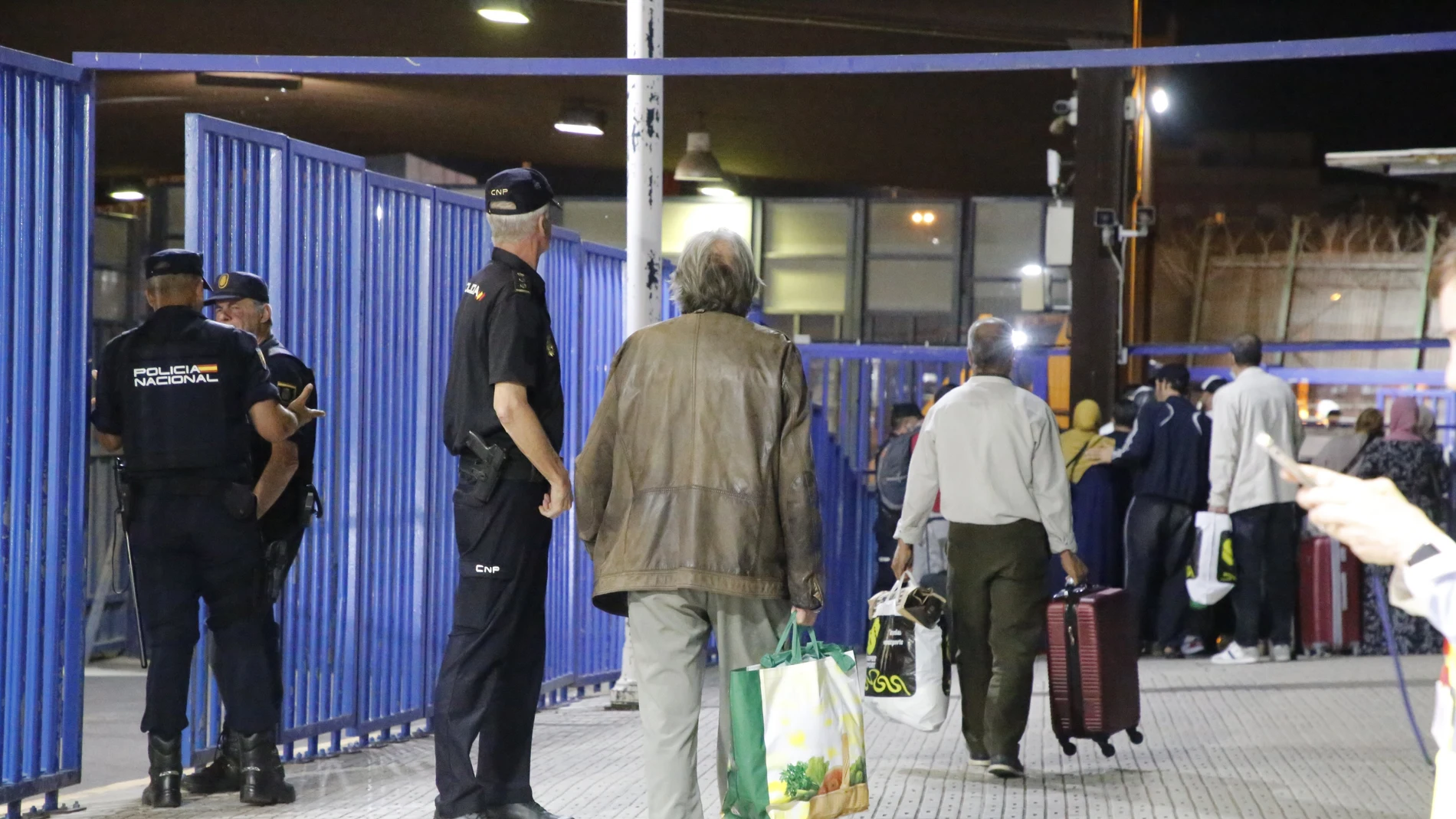 Paso fronterizo de Beni-Enzar, el más importante de los cuatro que conectan España y Marruecos en Melilla
