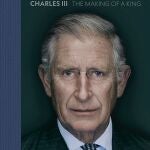 Portada del libro sobre la coronación de Carlos de Inglaterra, "Charles III. The making of a King"