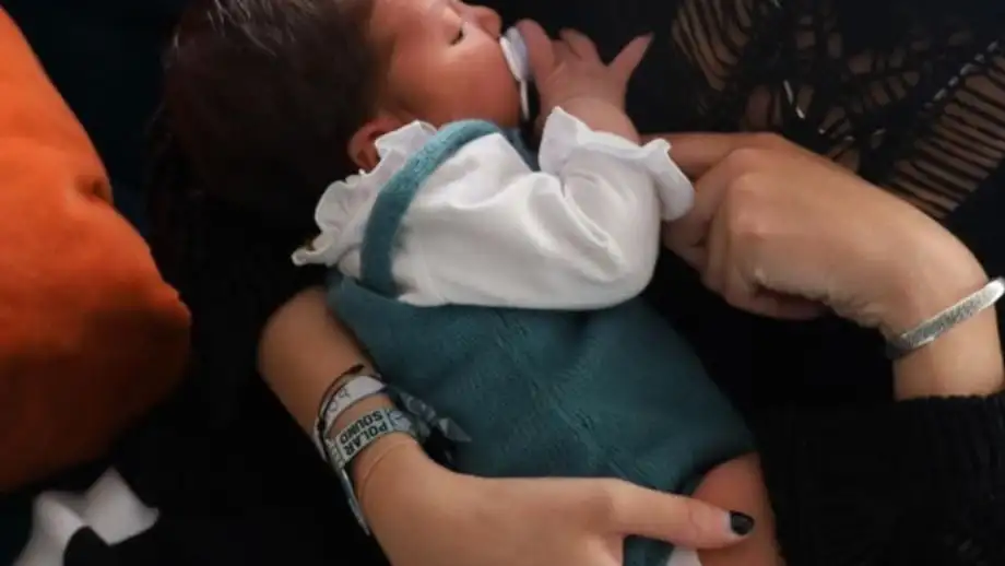 Victoria Federica conoce al bebé de María García de Jaime y Tomás Páramo