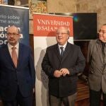 El presidente del CES, Enrique Cabero, junto a José Luis Rojo, catedrático de la Uva, antes del seminario en la Usal