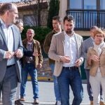  El secretario general del PSOECyL, Luis Tudanca (C), acude al municipio de La Lastrilla, junto al secretario general del PSOE de Segovia, José Luis Aceves (I) para la presentación de la candidata, Marisa Delgado