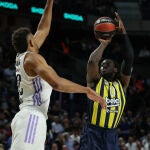 Tavares intenta taponar a Motley