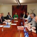 Veganzones preside la reunión con los sindicatos y empresarios para abordar el futuro del Serla