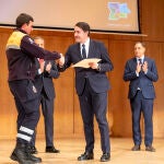 El consejero de Medio Ambiente, Vivienda y Ordenación del Territorio, Juan Carlos Suárez-Quiñones, entrega, junto a Carlos Pollán y Carlos García Carbayo, las medallas al Mérito de la Protección Ciudadana de Castilla y León correspondientes a los años 2021 y 2022