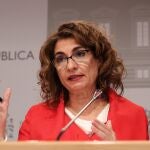 La ministra de Hacienda y Función Pública, María Jesús Montero, ofrece una rueda de prensa en la sede del Ministerio, a 30 de marzo de 2023, en Madrid (España). La ministra ha presentado los datos de cierre de la ejecución presupuestaria del conjunto de las Administraciones Públicas del ejercicio 2022.