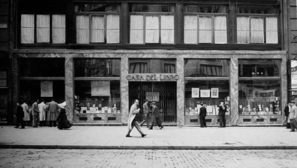 1948. FACHADA PRINCIPAL DE LA LIBRERIA CASA DEL LIBRO GRAN VIA MADRID
