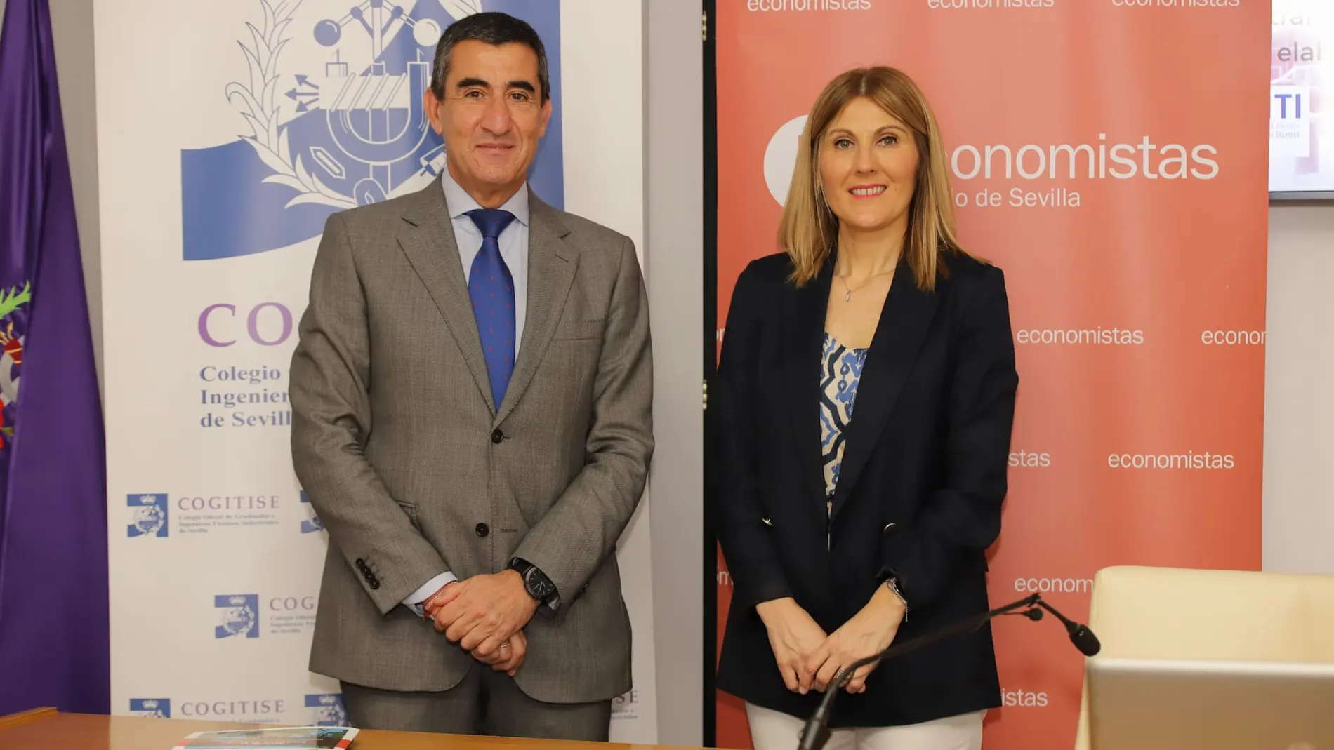El Decano y Director del Colegio Profesional de Economistas de Sevilla, Francisco José Tato Jiménez, acompañado de la decana de COGITISE, Ana Mª Jáuregui Ramírez