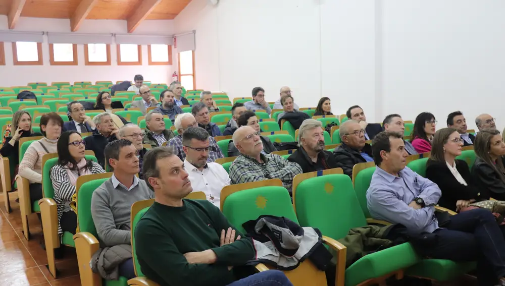 Los alcaldes y alcaldesas de la zona presencian el lanzamiento de la Escuela Rural de Energía Sostenible