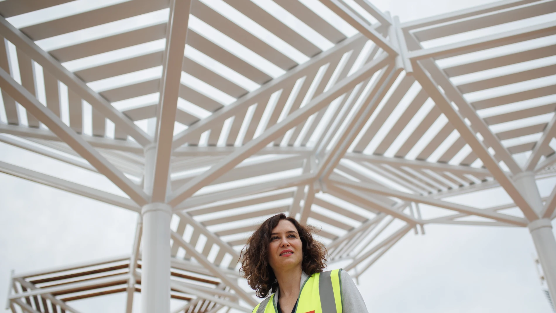 La presidenta de la Comunidad, Isabel Díaz Ayuso, visita las obras de remodelación del Parque de Santander, a 30 de marzo de 2023, en Madrid (España). Construido encima de un depósito del Canal de Isabel II (su nombre oficial es Parque del Tercer Depósito de Canal de Isabel II), el Parque de Santander fue inaugurado en 2007 en Chamberí. En abril de 2021 se iniciaron las obras de remodelación, que incluían la demolición del campo de golf. Finalizadas las obras, contará con más de 55.000 metros cuadrados de zonas verdes, 800 árboles y 100 arbustos nuevos.30 MARZO 2023;CAM;PRESIDENTA;OBRA;OBRAS;PARQUE;INFRAESTRUCTURAS;ZONAS VERDES;Alejandro Martínez Vélez / Europa Press30/03/2023