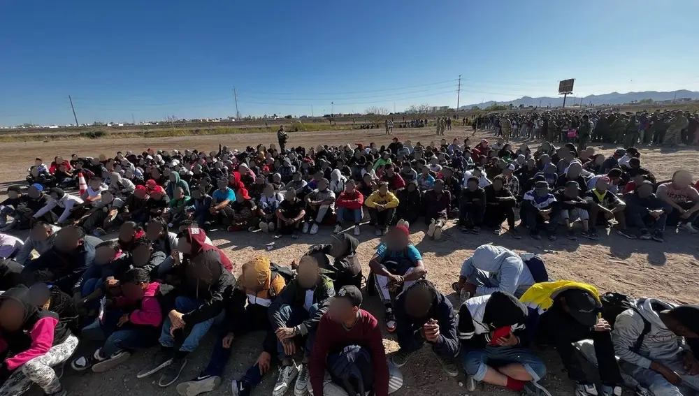 EEUU.- Más de 1.000 migrantes intentan cruzar la frontera de México a Estados Unidos