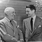 Foto archivo donde aparecen el filósofo español José Ortega y Gasset (izq) junto al poeta español Juan Ramón Jiménez (der)