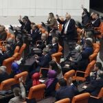 El Parlamento turco ratificó la noche del jueves el tratado de adhesión de Finlandia a la OTAN