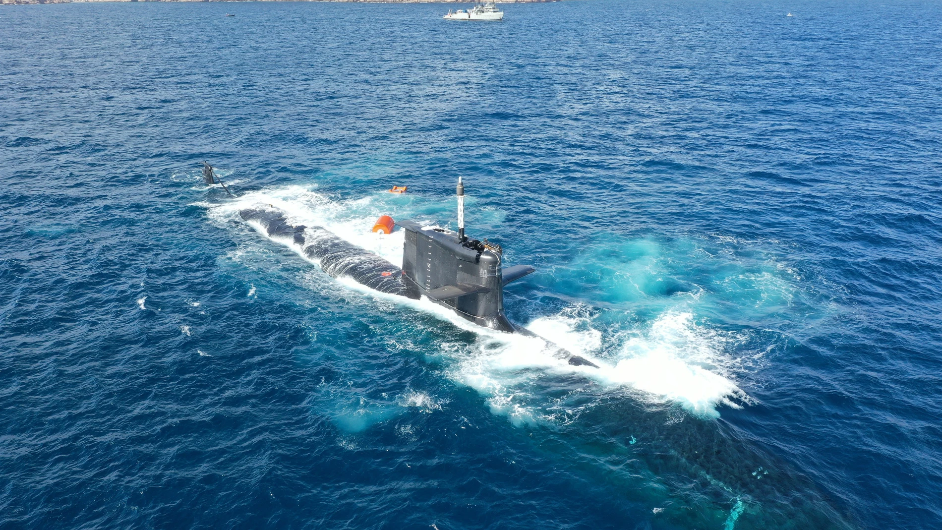 MURCIA.-El submarino S-81 'Isaac Peral' realiza "con éxito" su primera inmersión estática