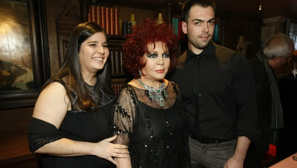 Sara Montiel con sus hijos Zeus y Thais Tous