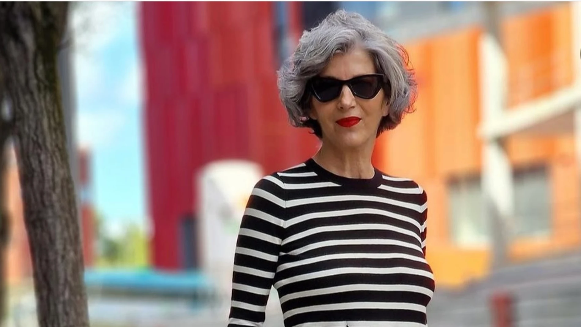 Las InLas influencers de más de 50 se arriesgan y ganan luciendo un look de lo más casual con falda midi cargo