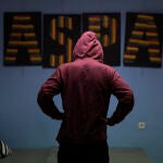 Marcos, nombre ficticio, uno de los 219 jóvenes del programa de prevención de violencias urbanas de ASPA en la oficina de ASPA en Hortaleza: "Me hicieron ver la luz".