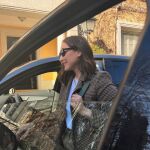 Tamara Falcó con blazer de cuadros.