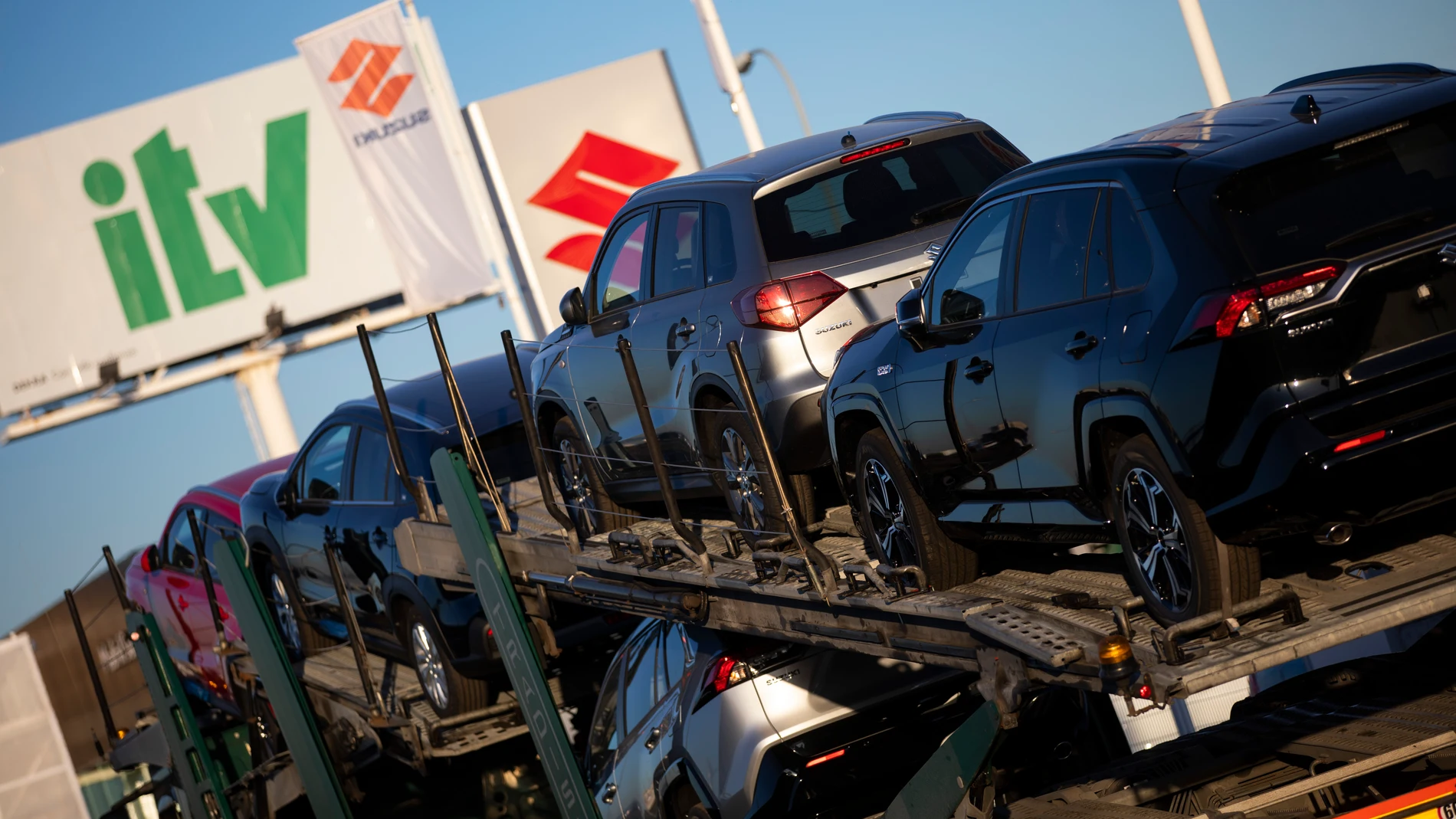 Concesionarios de coches con vehículos nuevos y de ocasión.