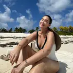 Vicky Martín Berrocal posa en bañador