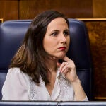 La ministra de Derechos Sociales, Ione Belarra, durante una sesión del pleno del Congreso de los Diputados.