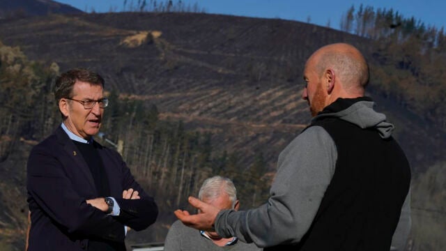 Feijóo visita las zonas arrasadas por los incendios en Naraval