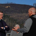 Feijóo visita las zonas arrasadas por los incendios en Naraval