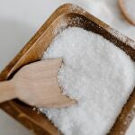 Hay un truco para eliminar los malos olores de los zapatos que incluye una cucharada de sal