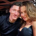 Anna Lewandowska junto al delantero