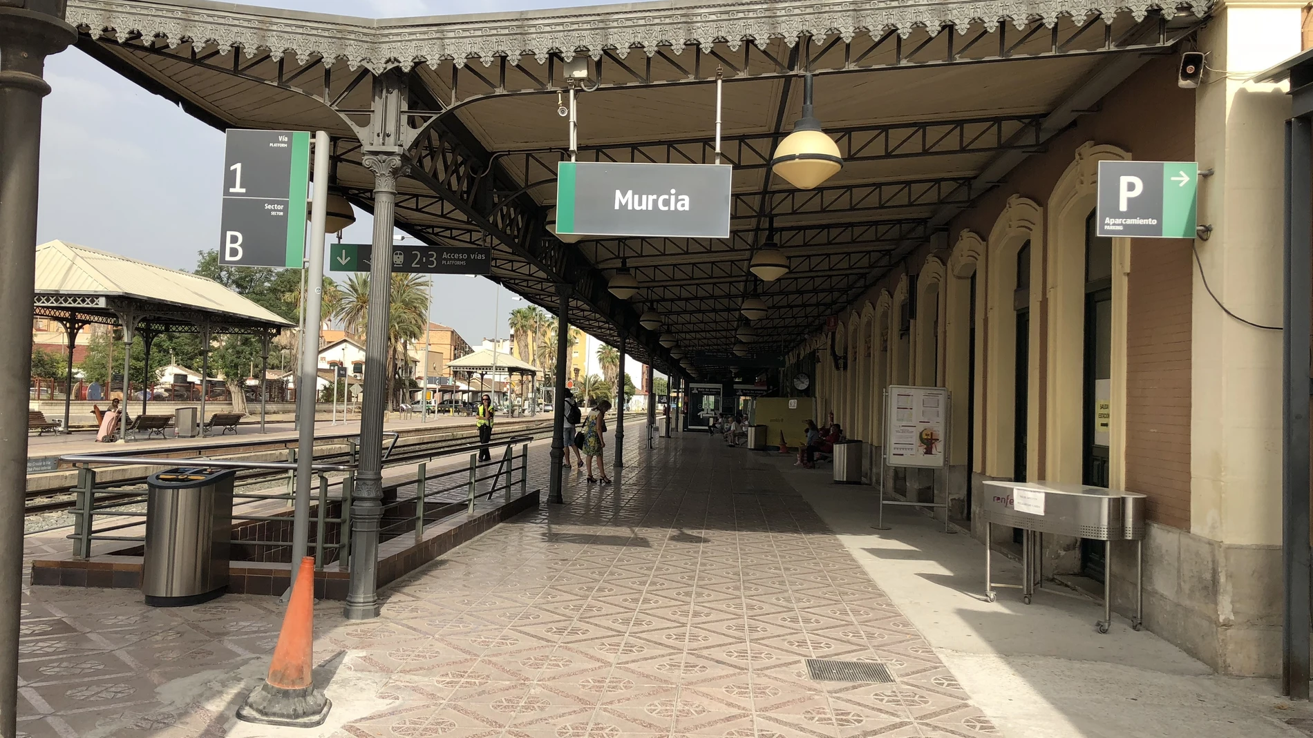 MURCIA.-Renfe duplica las plazas de 13 trenes de Cercanías entre Alicante y Murcia por el Bando de la Huerta