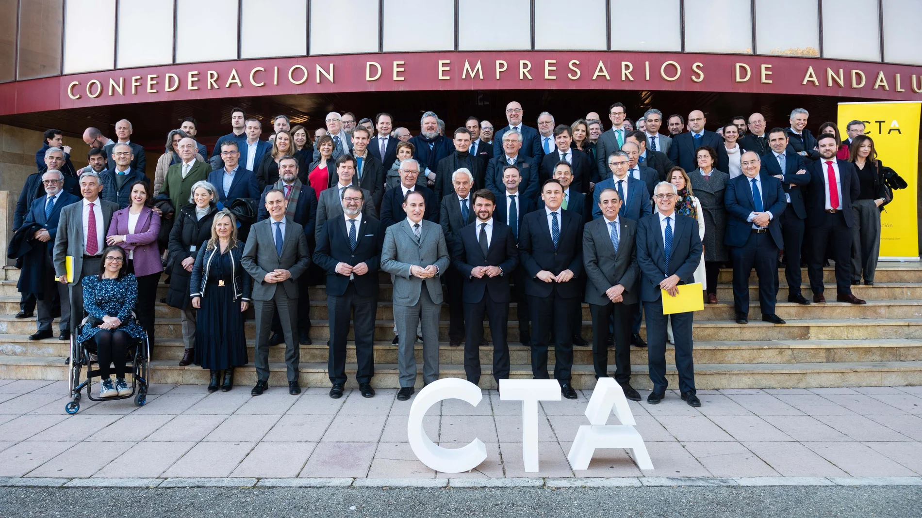 Foto de familia de presentación del informe PwC sobre el impacto de CTA en el ecosistema de innovación y la economía andaluza