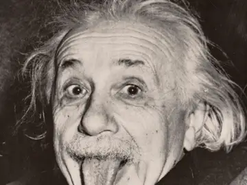 GRAF1175. VIENA, 05/05/2020.- La copia más antigua que se conoce de la icónica fotografía de Albert Einstein (1879-1955) sacando la lengua será subastada el 8 de mayo por la galería vienesa Westlicht. La instantánea de 1951 es obra del fotógrafo reportero estadounidense Arthur Sasse (1908-1975). Tamaño de la copia en subasta: 15,8 por 14,5 centímetros. GRAF1175. VIENA, 05/05/2020.- La copia más antigua que se conoce de la icónica fotografía de Albert Einstein (1879-1955) sacando la lengua será subastada el 8 de mayo por la galería vienesa Westlicht. La instantánea de 1951 es obra del fotógrafo reportero estadounidense Arthur Sasse (1908-1975). Tamaño de la copia en subasta: 15,8 por 14,5 centímetros.