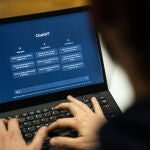 ChatGPT es un chat de inteligencia artificial