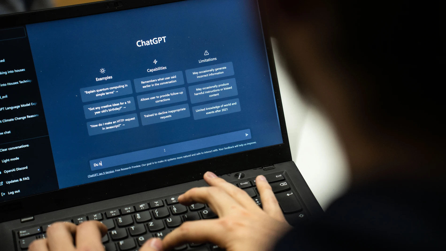 ChatGPT es un chat de inteligencia artificial