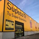 Fachada de un supermercado Supeco