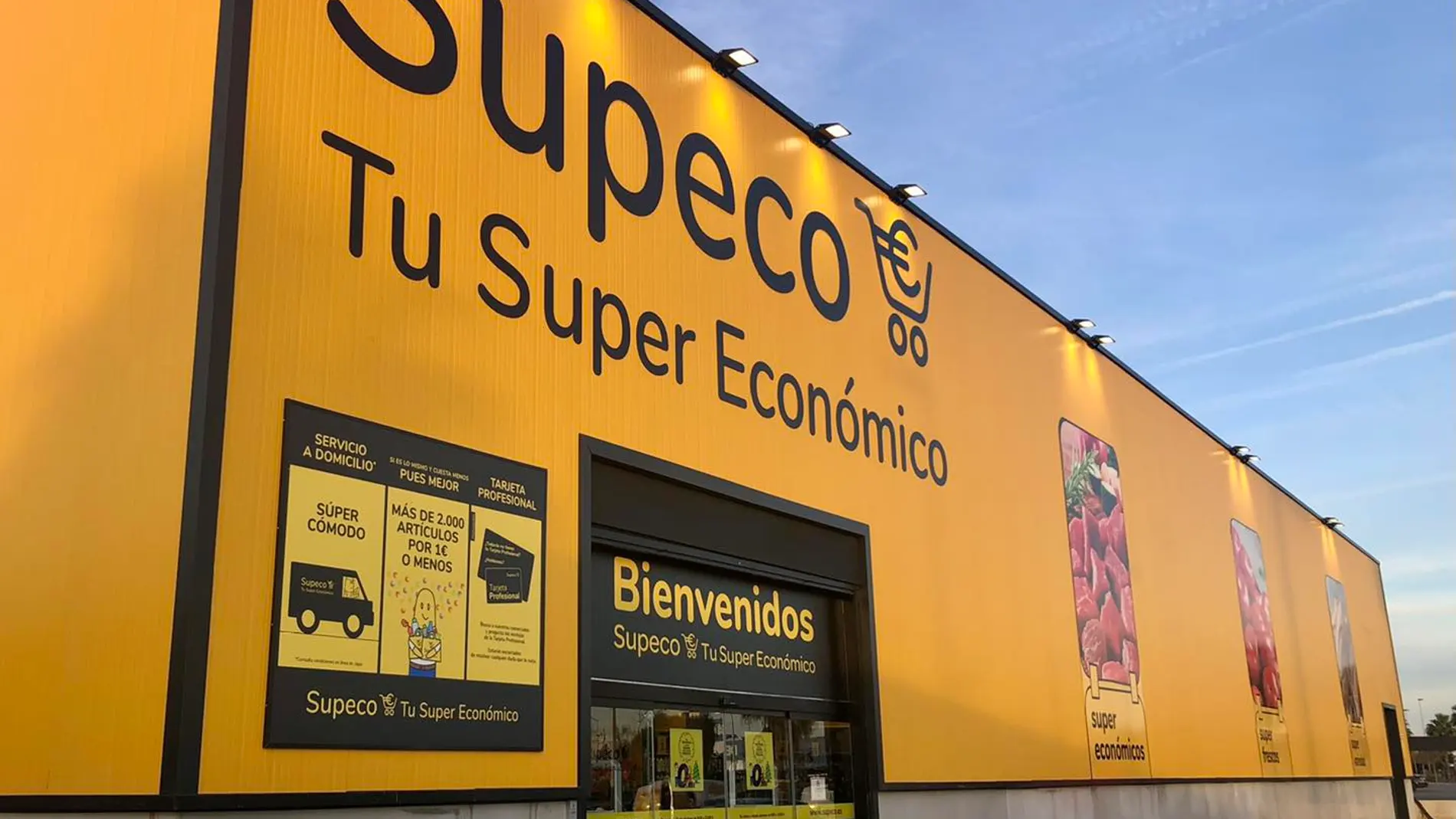 Fachada de un supermercado Supeco