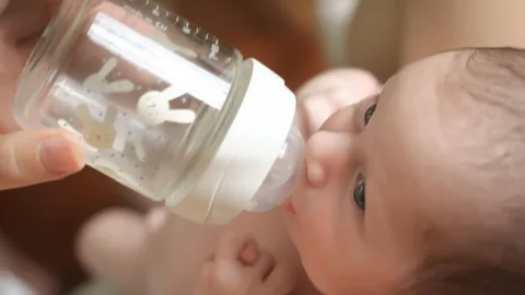 Cada bebé necesita un biberón