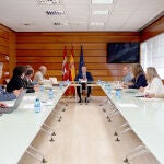 El consejero de Agricultura y Ganadería, Gerardo Dueñas, se reúne con los Grupos de Acción Local