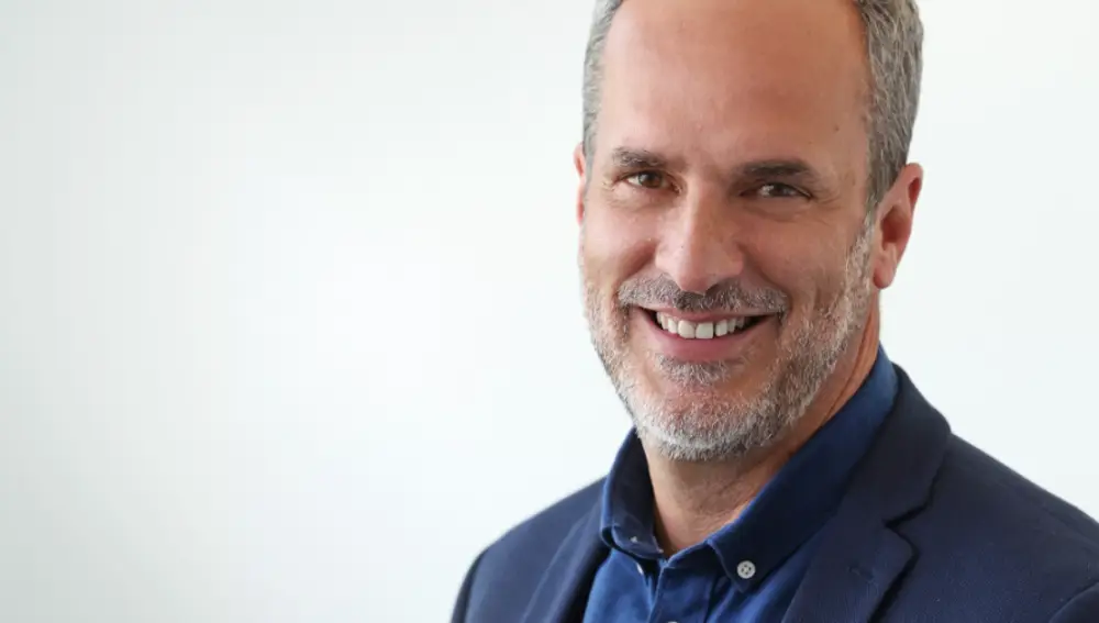 Santi Acosta presentador de 'Ana'