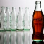 Imagen de los clásicos envases de vidrio de Coca-Cola