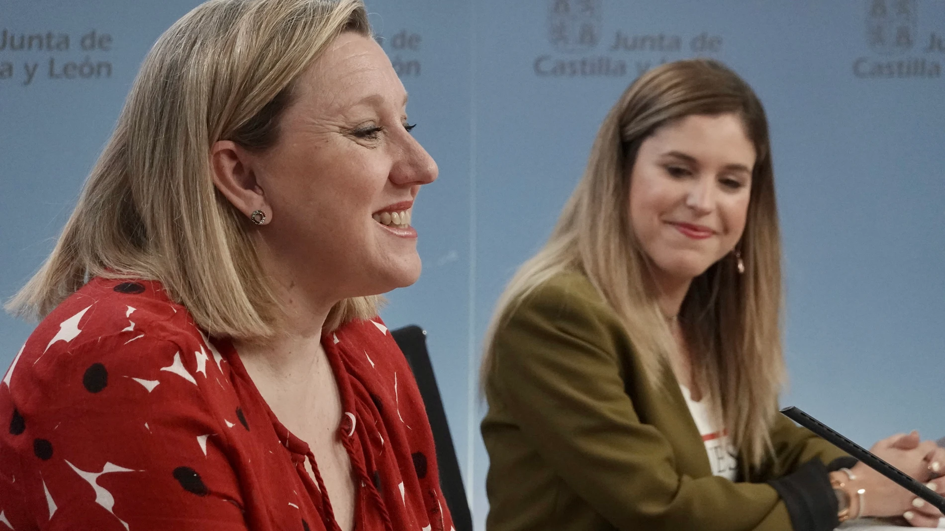 La consejera Isabel Blanco presenta, junto a la directora de Juventud, Estela López, las actividades de Verano