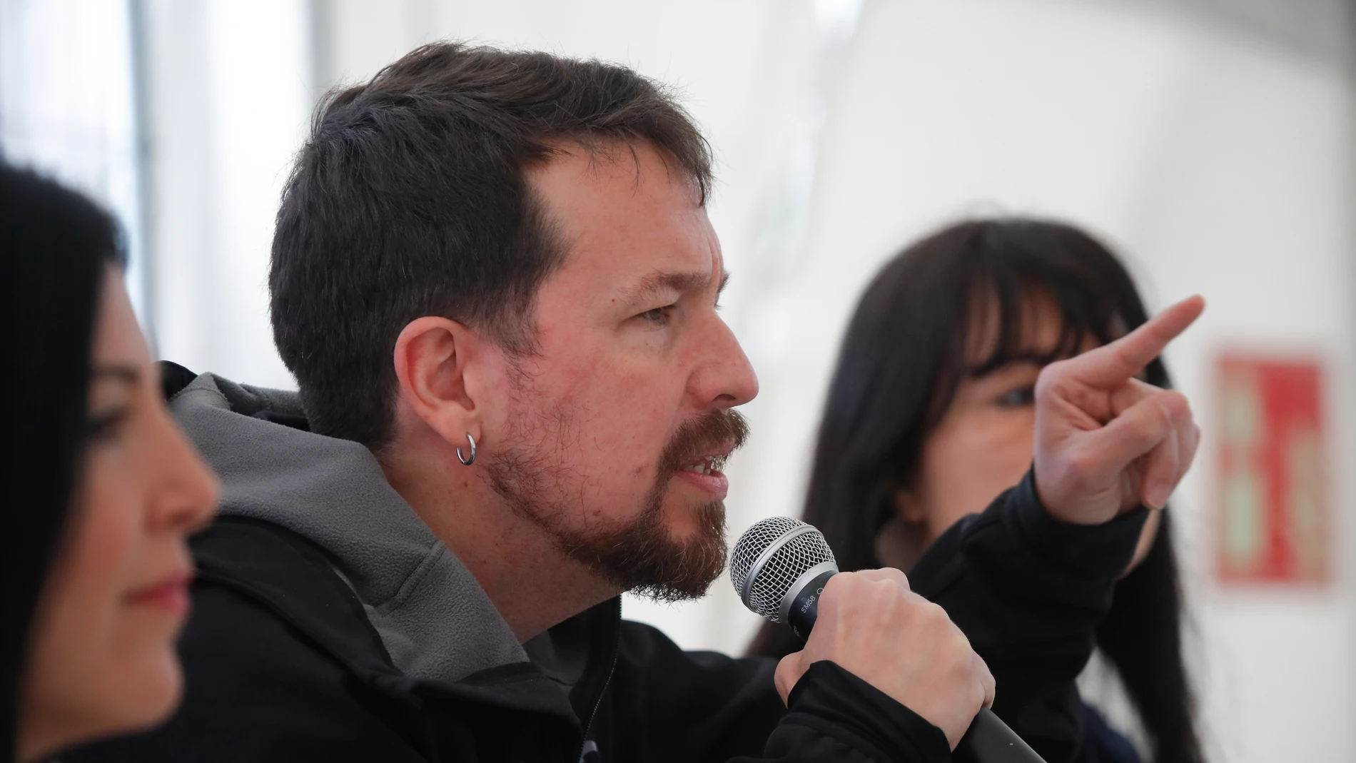 GRAF8462. ZARAGOZA, 15/04/2023.- El exlíder de Podemos, Pablo Iglesias, interviene en la inauguración de la Fiesta de la Primavera, acto de precampaña de la formación morada en Zaragoza. EFE/Javier Cebollada