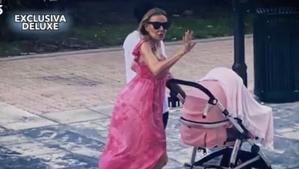 Ana Obregón pasea a su nieta por Miami