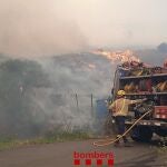 AMP.- El fuego en la frontera con la Catalunya Norte alcanza el término municipal de Portbou (Girona)