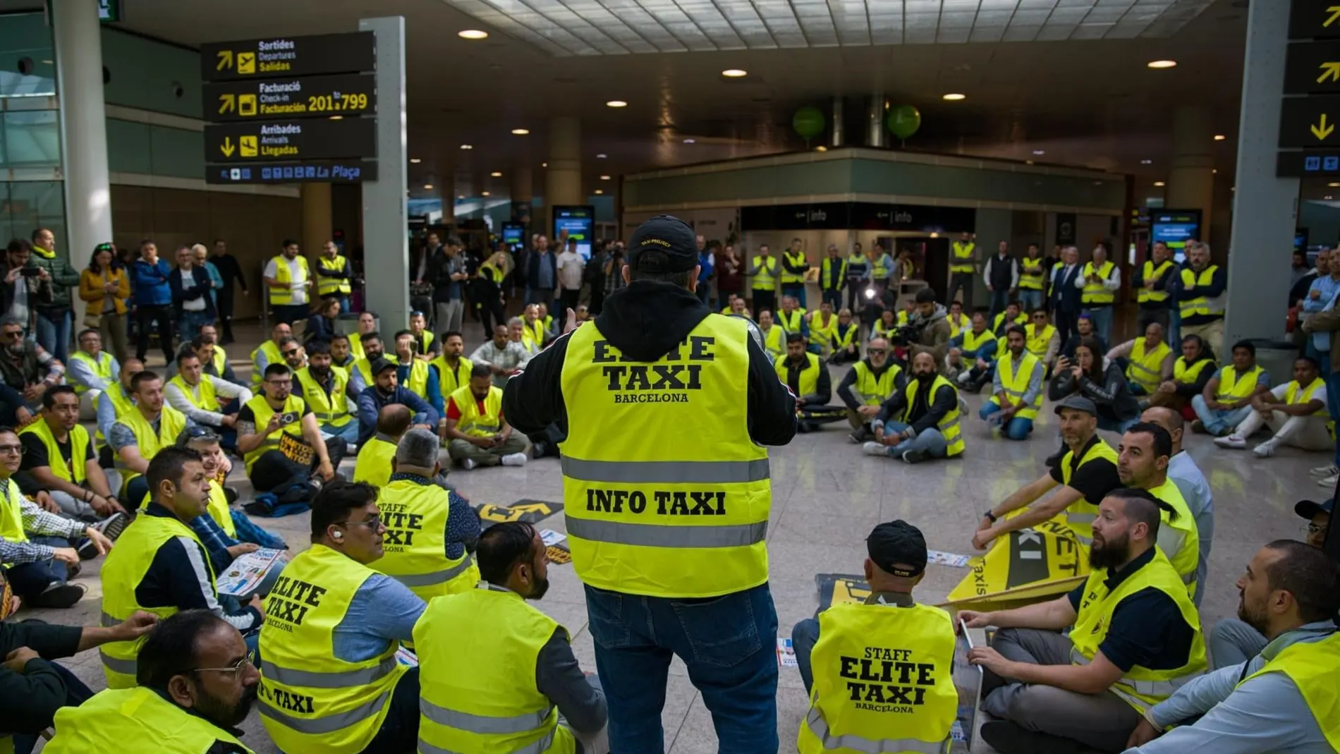 Momento de la asamblea de los taxistas