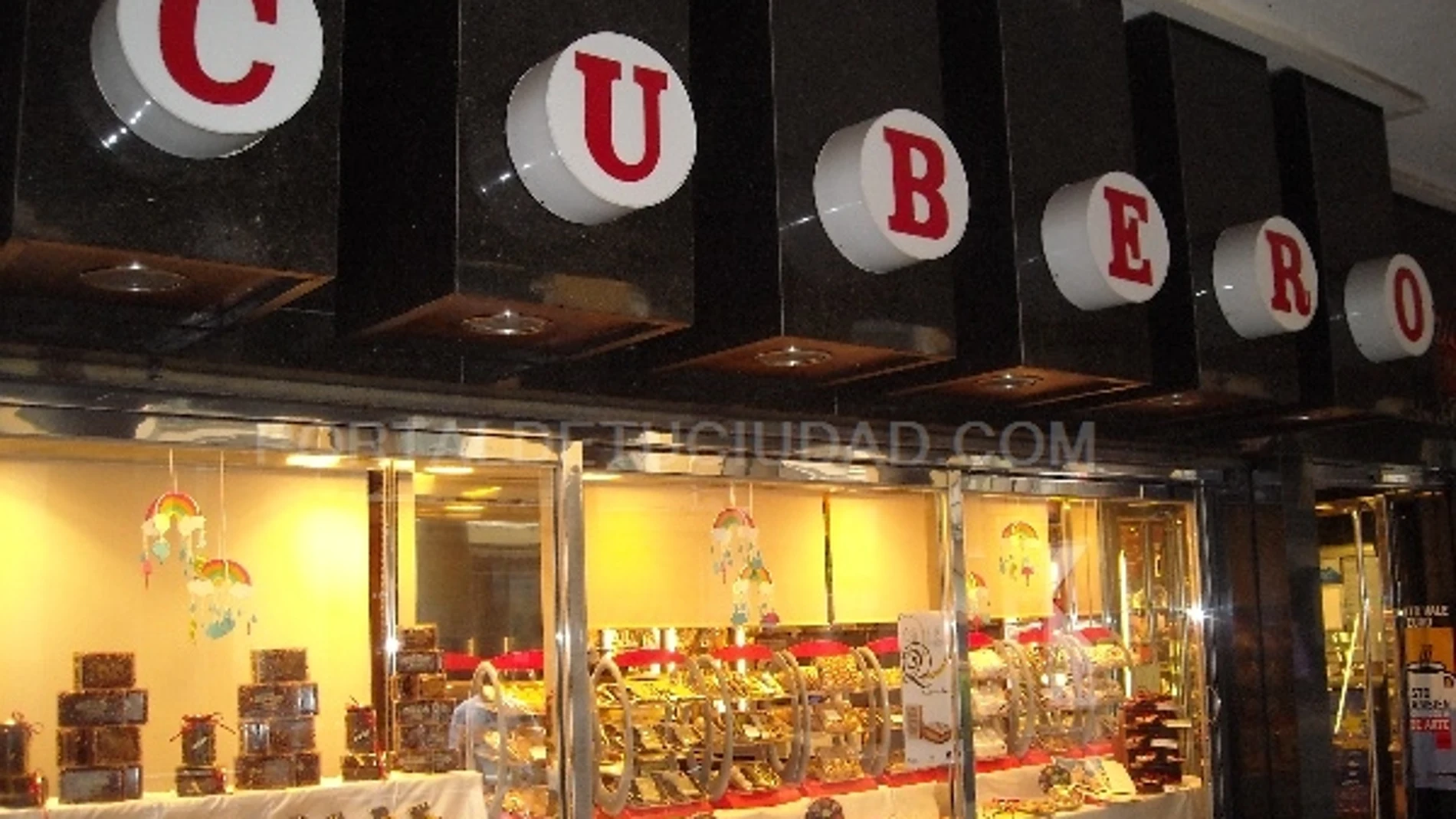 Fachada de la pastelería Cubero, en la calle de la Pasión de Valladolid