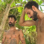 Diego y Asraf disfrutando de su recompensa en 'Supervivientes 2023'
