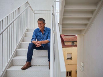 Entrevista con el escritor franc&eacute;s Emmanuel Carr&egrave;re. La Comunidad de Madrid presenta la XVIII edici&oacute;n de La Noche de los Libros con m&aacute;s de 570 actividades en cerca de 100 municipios.&copy; Alberto R. Rold&aacute;n / Diario La Raz&oacute;n.21 04 2023