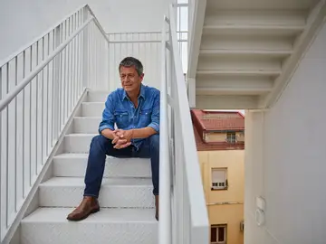 Emmanuel Carrère. Noche de los Libros © Alberto R. Roldán / Diario La Razon. Entrevista con el escritor francés Emmanuel Carrère. La Comunidad de Madrid presenta la XVIII edición de La Noche de los Libros con más de 570 actividades en cerca de 100 municipios.© Alberto R. Roldán / Diario La Razón.21 04 2023