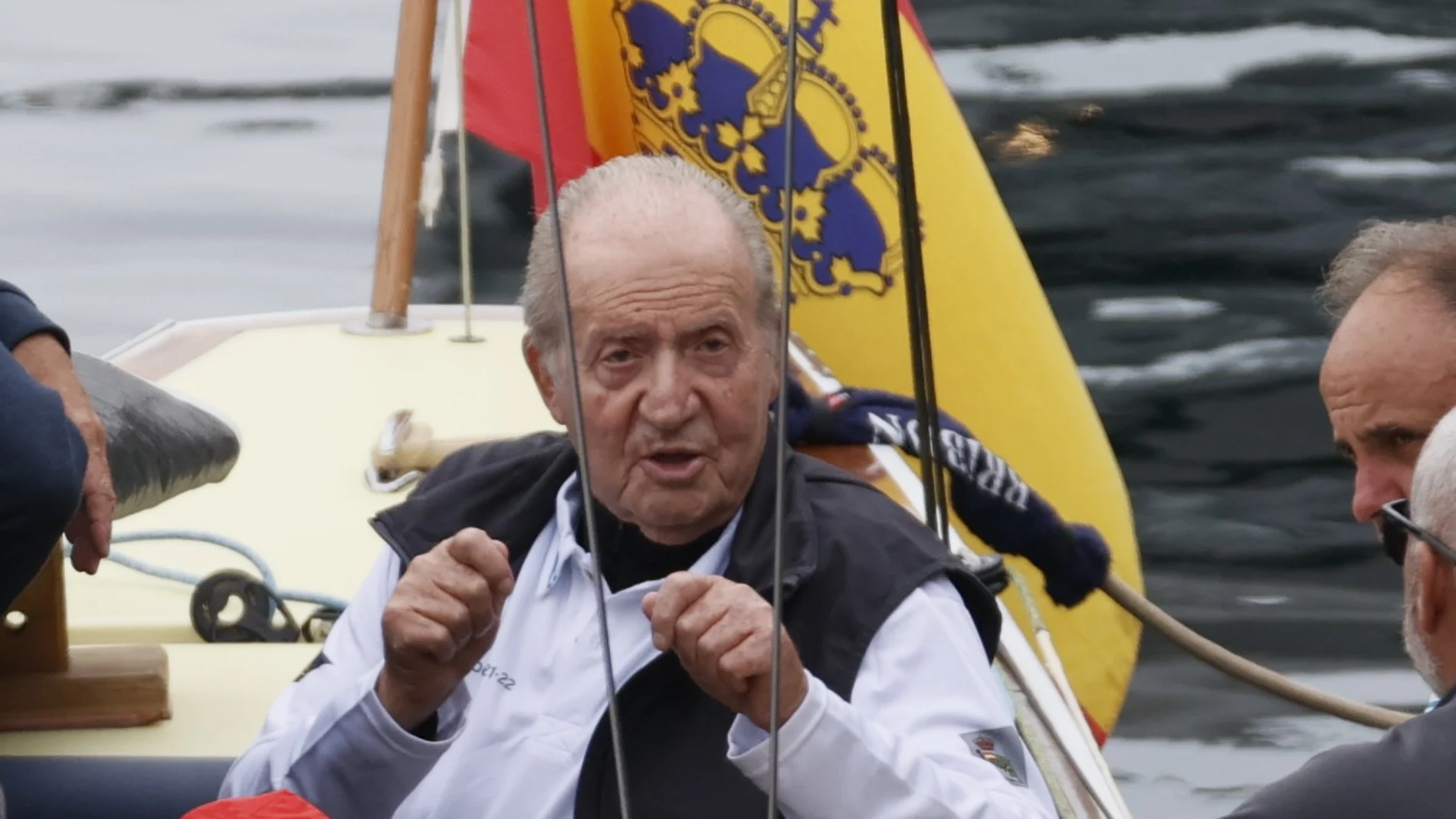 SANXENXO (PONTEVEDRA), 20/04/2023.- El rey Juan Carlos I sale a navegar en Sanxenxo, Pontevedra, este jueves.
