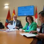 Miguel Ángel de Vicente firma los acuerdos
